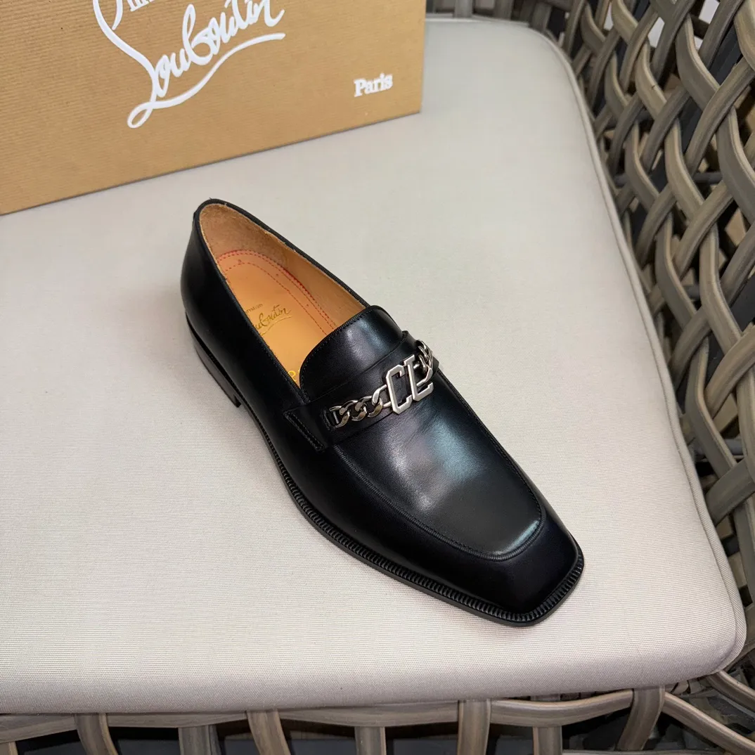 [CL red-soled shoes] Top P: 1020💰 Size 39-44 (⚠️38.45.46 custom-made, non-refundable and non-exchangeable) 🆑High-end men's business formal leather shoes, classic red-soled shoes | Fabric: Original imported first-layer cowhide, iconic rivet decoration | Lining: water-dyed cowhide lining Outsole: red cowhide outsole imported from Italy Brand: Christia*.Loubouti* 🆑 High-end men's business dress shoes | classic red soled shoes | Upper: original imported first layer cowhide iconic rivet decoration | Linning: Water dyed cow skin inner Outsole: red cowhide outsole imported from Italy Size: 39-44 (38.45.46 customized) Brand: Christia*.Loubouti*